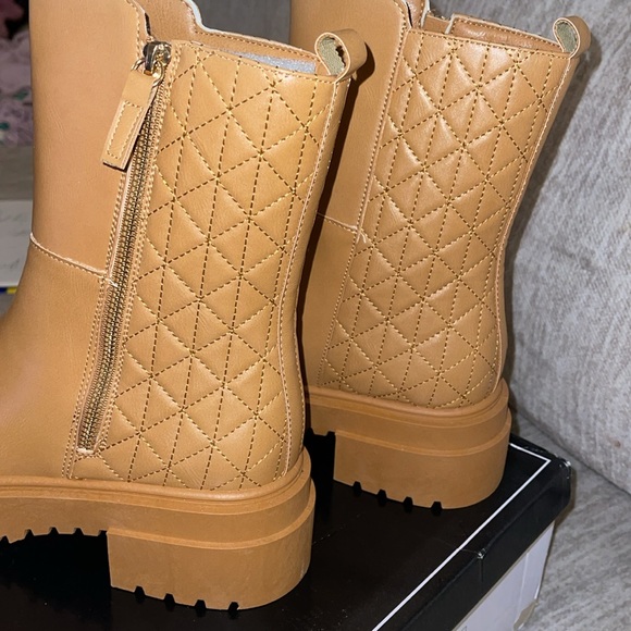 🆕🌿🤍QUPID: “OFF WHITE” Quilted Booties SIZE 8 - Picture 9 of 12